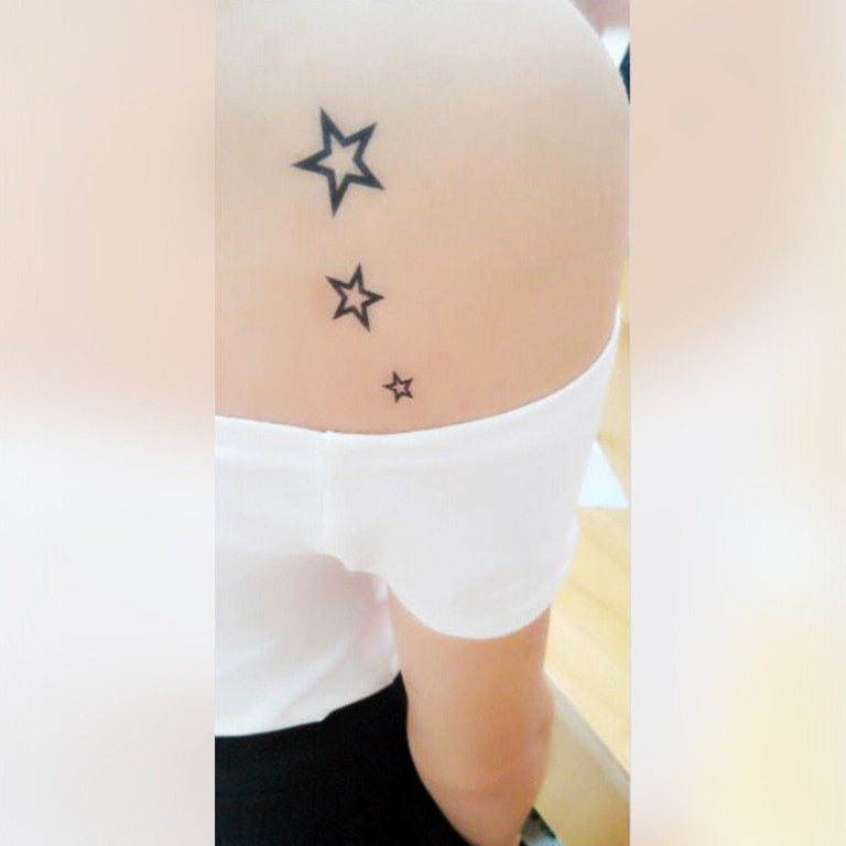 Tatouage temporaire hyperréaliste Lil Stars de ArtWear Tattoo Étoiles sur le bras d'un homme et jambe d'une femme