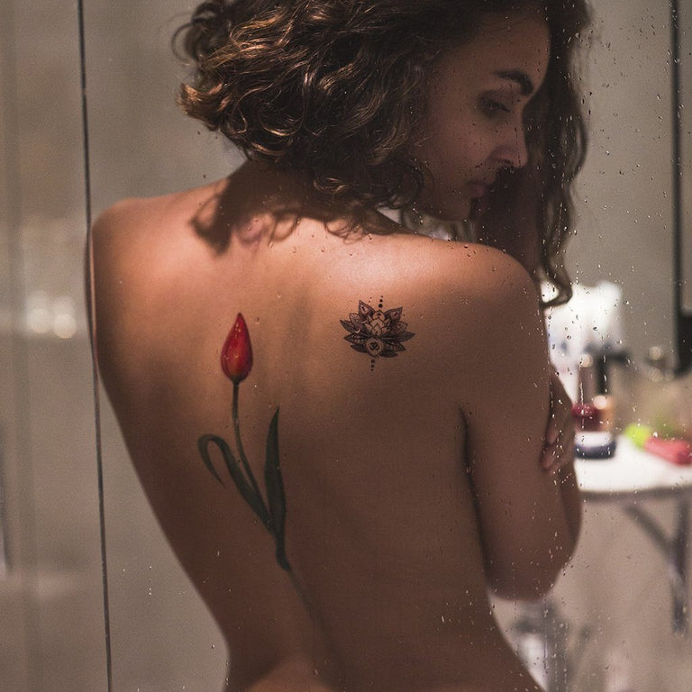 Tatouage temporaire hyperréaliste The 4 Lotus - Pack de ArtWear Tattoo Mandala sur le bras d'un homme et jambe d'une femme
