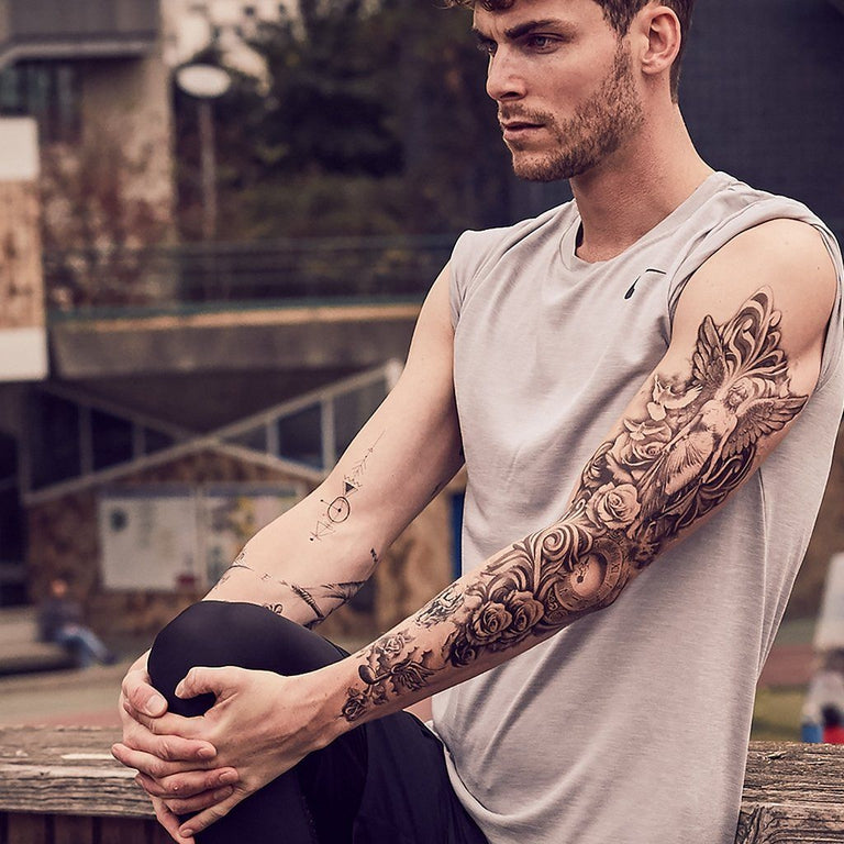 Tatouage temporaire hyperréaliste Music Notes - Pack de ArtWear Tattoo Minimalistes sur le bras d'un homme et jambe d'une femme