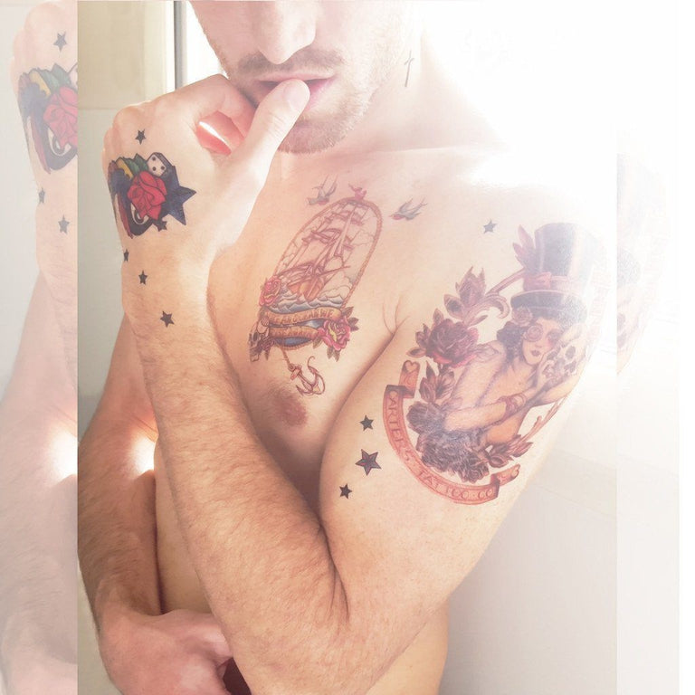 Tatouage temporaire hyperréaliste Rise Again de ArtWear Tattoo Old School sur le bras d'un homme et jambe d'une femme