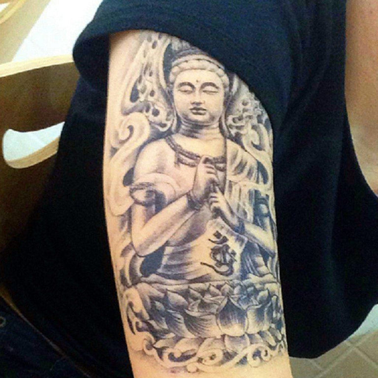 Tatouage temporaire hyperréaliste Buddha 4 de ArtWear Tattoo Religieux sur le bras d'un homme et jambe d'une femme