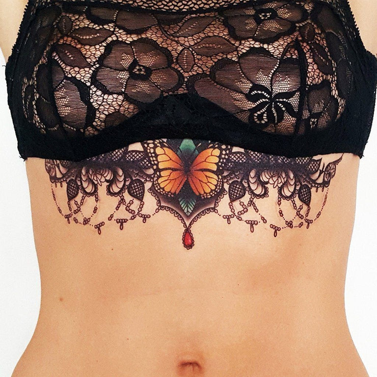 Tatouage temporaire hyperréaliste Sexy Underboob Color 3 de ArtWear Tattoo Underboob sur le bras d'un homme et jambe d'une femme