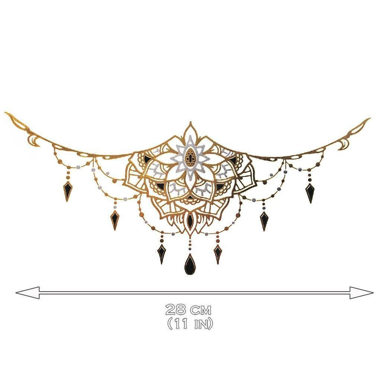 Tatouage temporaire hyperréaliste Sexy Underboob Metallic Gold 3 de ArtWear Tattoo Underboob sur le bras d'un homme et jambe d'une femme