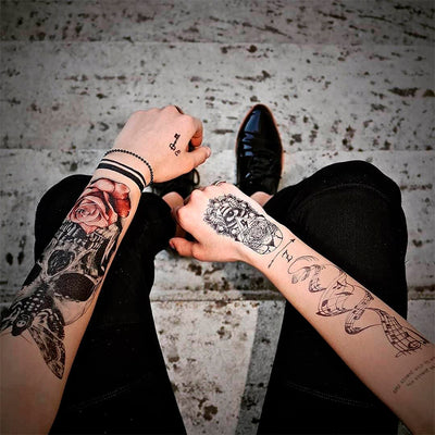 Tatouage temporaire hyperréaliste Death Rose de ArtWear Tattoo Tête de mort sur le bras d'un homme et jambe d'une femme