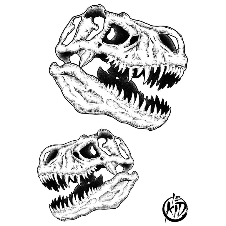 Tatouage temporaire hyperréaliste T-Rex Skull Pack - by Le Kid de ArtWear Tattoo Collaborations sur le bras d'un homme et jambe d'une femme