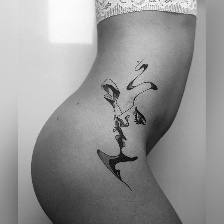 Tatouage temporaire hyperréaliste Lovers - by Bichon de ArtWear Tattoo Collaborations sur le bras d'un homme et jambe d'une femme