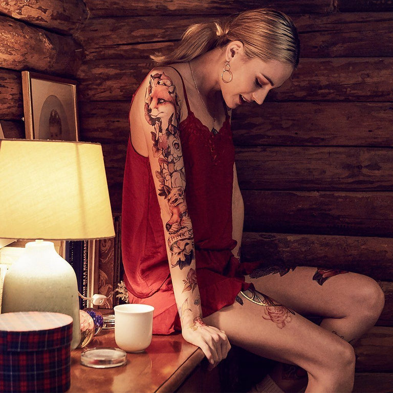 Tatouage temporaire hyperréaliste Fox "Think Sharp" Sleeve de ArtWear Tattoo Animaux sur le bras d'un homme et jambe d'une femme