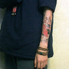 Tatouage temporaire hyperréaliste Koi Fish Color 1 de ArtWear Tattoo Animaux sur le bras d'un homme et jambe d'une femme