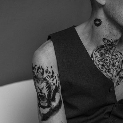 Tatouage temporaire hyperréaliste Roaring Tiger de ArtWear Tattoo Animaux sur le bras d'un homme et jambe d'une femme