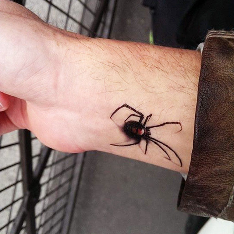 Tatouage temporaire hyperréaliste Scorpion & Spiders - Pack de ArtWear Tattoo Animaux sur le bras d'un homme et jambe d'une femme