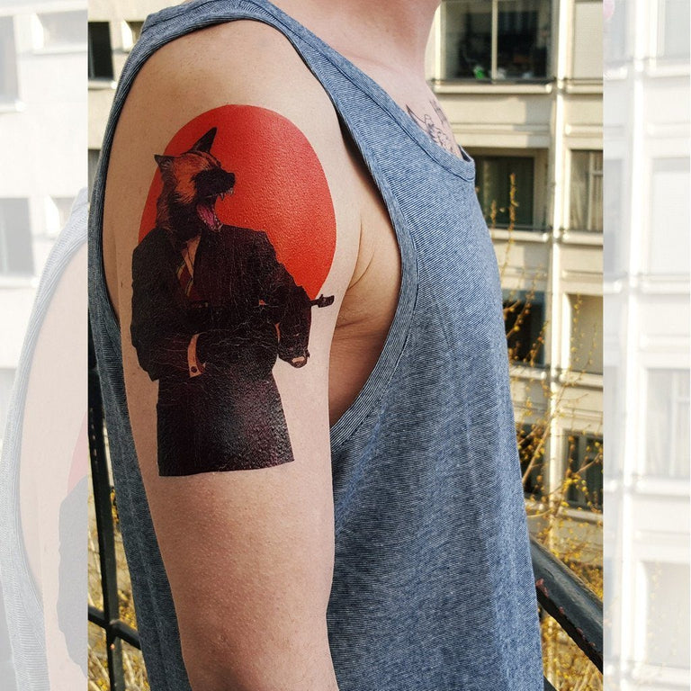 Tatouage temporaire hyperréaliste The Crazy Shooter de ArtWear Tattoo Animaux sur le bras d'un homme et jambe d'une femme