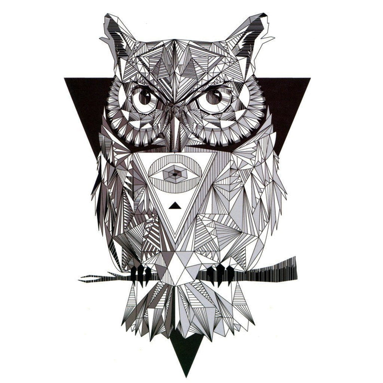 Tatouage temporaire hyperréaliste The Cubic Owl de ArtWear Tattoo Animaux sur le bras d'un homme et jambe d'une femme