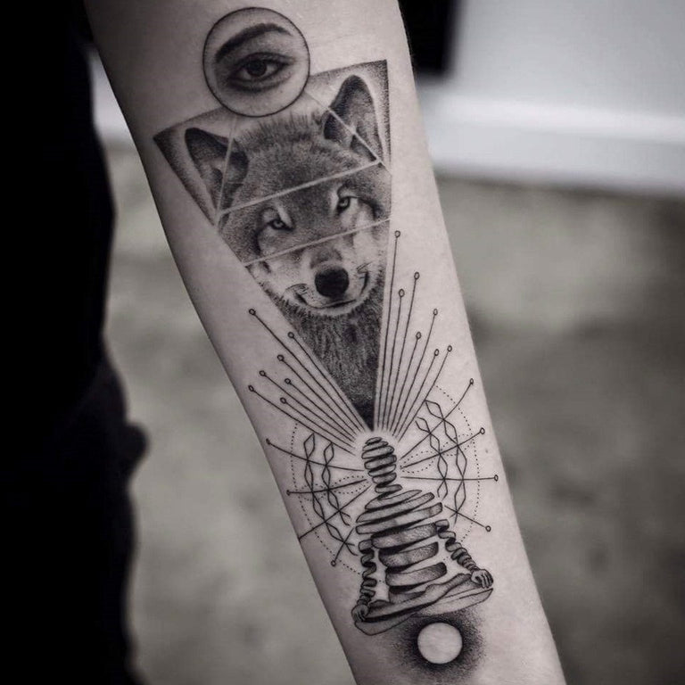 Tatouage temporaire hyperréaliste Wolf Spirit Concept - Pack de ArtWear Tattoo Animaux sur le bras d'un homme et jambe d'une femme