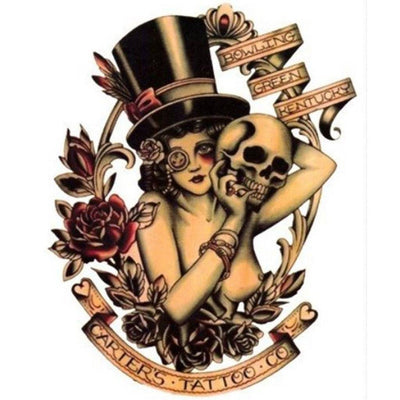 Tatouage temporaire hyperréaliste Lady Skull Naked de ArtWear Tattoo Cartoon sur le bras d'un homme et jambe d'une femme