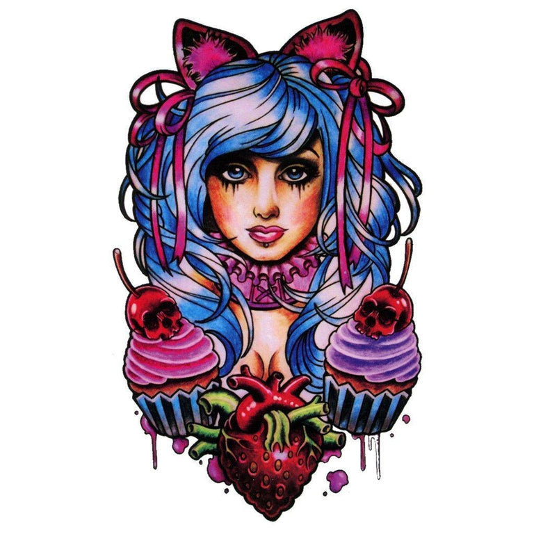 Tatouage temporaire hyperréaliste Lolita with Cupcakes de ArtWear Tattoo Cartoon sur le bras d'un homme et jambe d'une femme