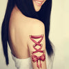 Tatouage temporaire hyperréaliste Big Bows & Ribbons de ArtWear Tattoo Divers Fantaisie sur le bras d'un homme et jambe d'une femme