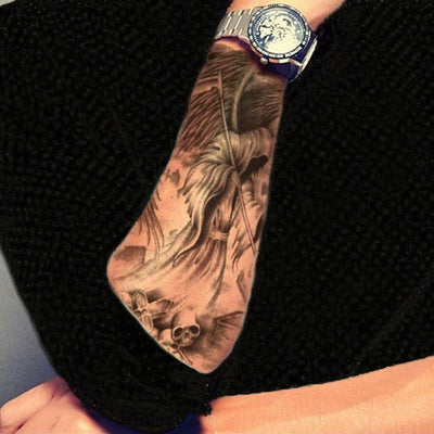 Tatouage temporaire hyperréaliste Muerta de ArtWear Tattoo Divers Fantaisie sur le bras d'un homme et jambe d'une femme