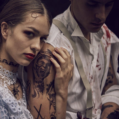 Tatouage temporaire hyperréaliste Scary Motherf*cker 2 de ArtWear Tattoo Divers Fantaisie sur le bras d'un homme et jambe d'une femme