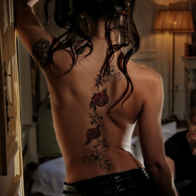 Tatouage temporaire hyperréaliste Creepy Plant de ArtWear Tattoo Fleurs sur le bras d'un homme et jambe d'une femme