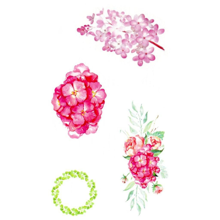 Tatouage temporaire hyperréaliste Multi Flowers 2 de ArtWear Tattoo Fleurs sur le bras d'un homme et jambe d'une femme