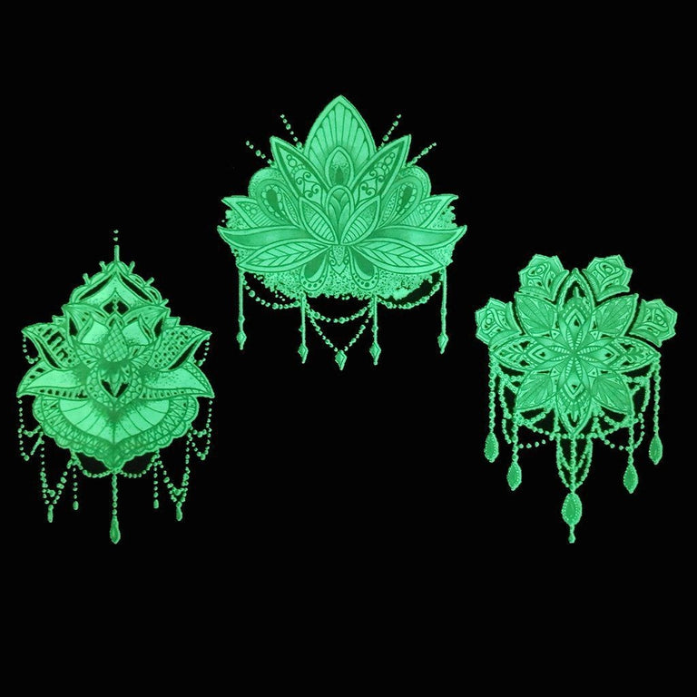 Tatouage temporaire hyperréaliste Glow in the Dark "The 3 Lotus" - Pack de ArtWear Tattoo Fluorescents & Phosphorescents sur le bras d'un homme et jambe d'une femme