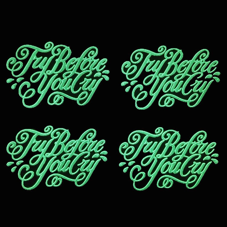 Tatouage temporaire hyperréaliste Glow in the Dark "Try Before" - Pack de ArtWear Tattoo Fluorescents & Phosphorescents sur le bras d'un homme et jambe d'une femme