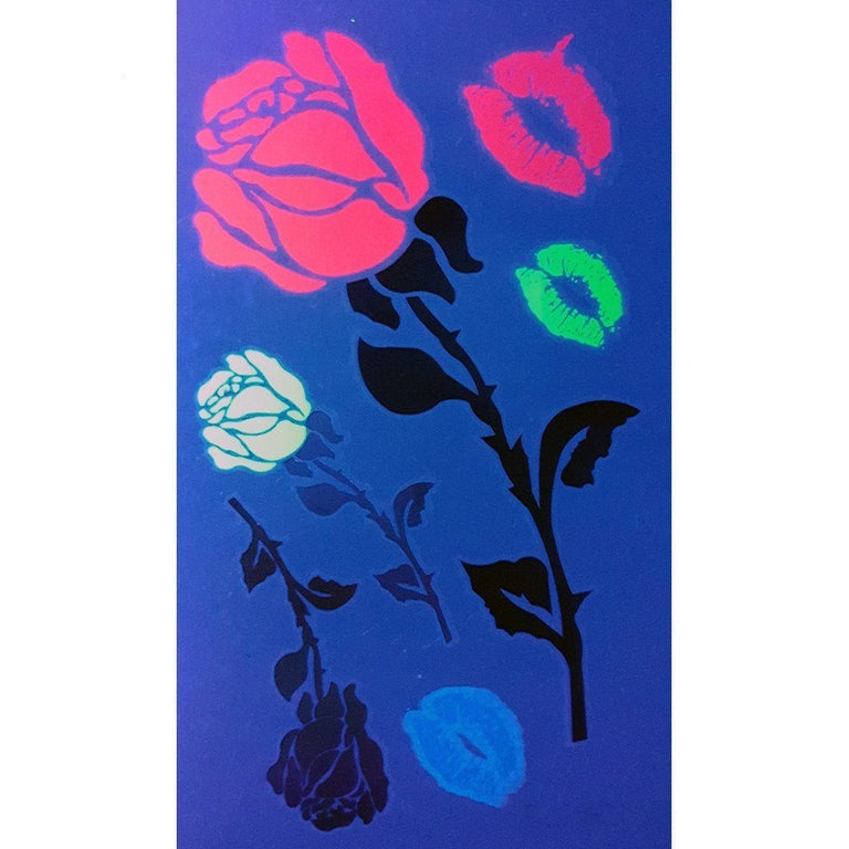 Tatouage temporaire hyperréaliste Ultraviolet Lil Roses Pack de ArtWear Tattoo Fluorescents & Phosphorescents sur le bras d'un homme et jambe d'une femme