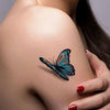 Tatouage temporaire hyperréaliste Feathers & Butterflies - Pack de ArtWear Tattoo Insectes sur le bras d'un homme et jambe d'une femme