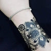 Tatouage temporaire hyperréaliste Henna Style for Wrist - Pack de ArtWear Tattoo Mandala sur le bras d'un homme et jambe d'une femme