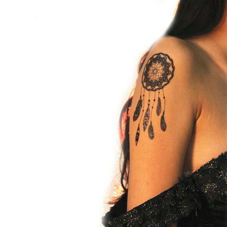 Tatouage temporaire hyperréaliste Mandala & Dreamcatcher Henna Style - Pack de ArtWear Tattoo Mandala sur le bras d'un homme et jambe d'une femme