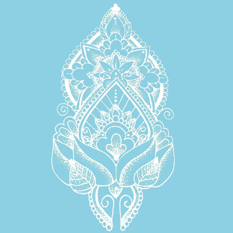 Tatouage temporaire hyperréaliste White Collection - Long Lotus de ArtWear Tattoo Mandala sur le bras d'un homme et jambe d'une femme