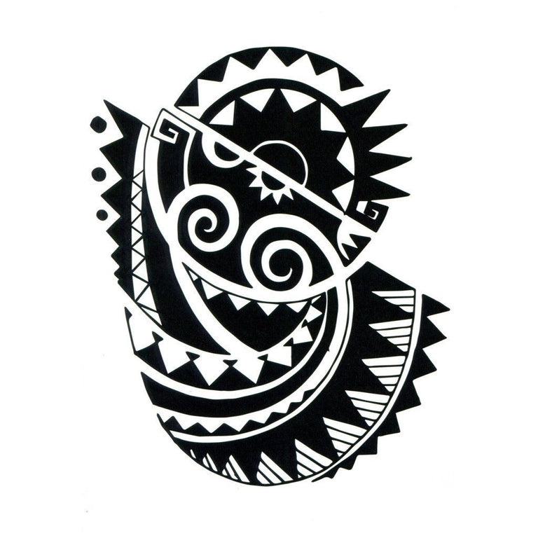 Tatouage temporaire hyperréaliste Maori 2 de ArtWear Tattoo Maori/Polynésien sur le bras d'un homme et jambe d'une femme
