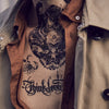 Tatouage temporaire hyperréaliste Maori Owl de ArtWear Tattoo Maori/Polynésien sur le bras d'un homme et jambe d'une femme