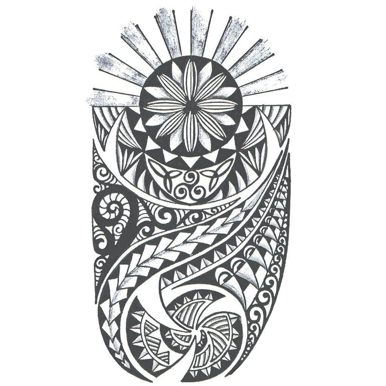Tatouage temporaire hyperréaliste New Maori V2 de ArtWear Tattoo Maori/Polynésien sur le bras d'un homme et jambe d'une femme