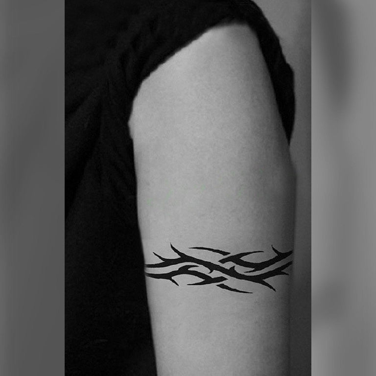 Tatouage temporaire hyperréaliste Tribal Bracelet - Pack de ArtWear Tattoo Maori/Polynésien sur le bras d'un homme et jambe d'une femme