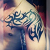 Tatouage temporaire hyperréaliste Tribal Shoulder de ArtWear Tattoo Maori/Polynésien sur le bras d'un homme et jambe d'une femme