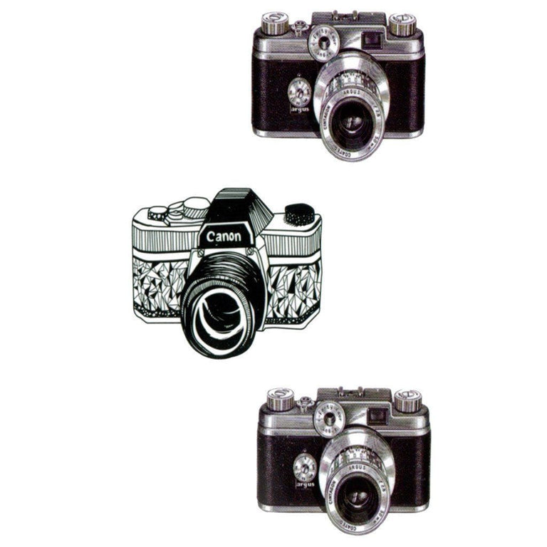 Tatouage temporaire hyperréaliste Cameras - Pack de ArtWear Tattoo Minimalistes sur le bras d'un homme et jambe d'une femme