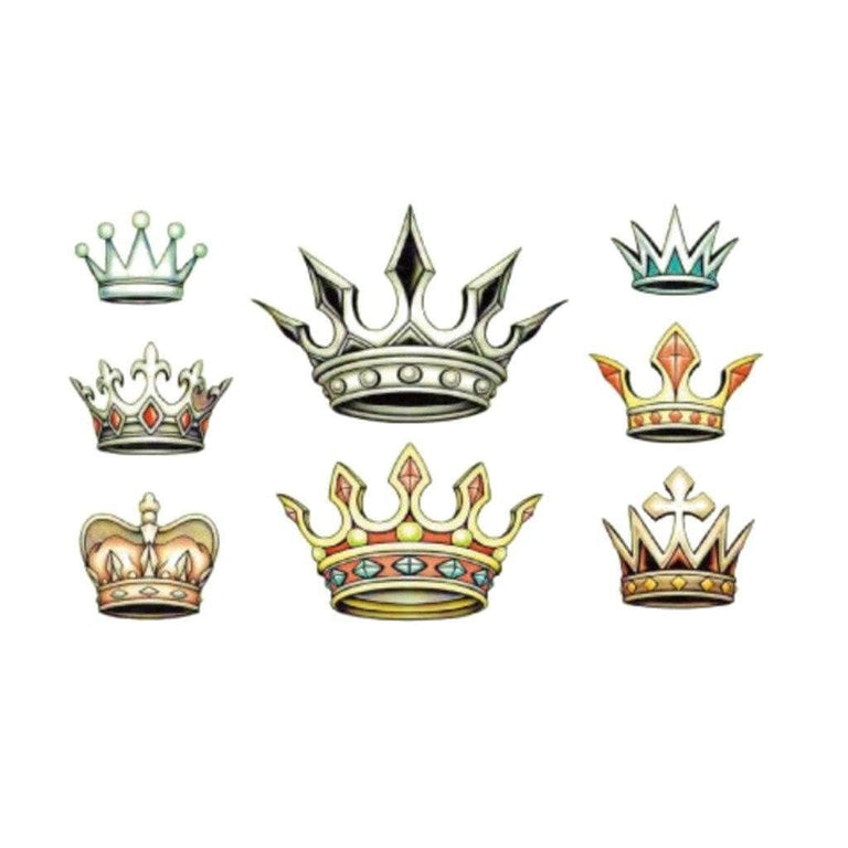 Tatouage temporaire hyperréaliste Colored Crowns - Pack de ArtWear Tattoo Minimalistes sur le bras d'un homme et jambe d'une femme