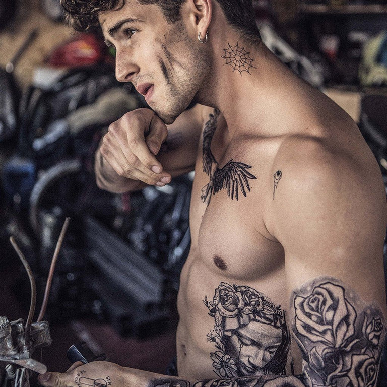 Tatouage temporaire hyperréaliste Spider Web - Pack de ArtWear Tattoo Minimalistes sur le bras d'un homme et jambe d'une femme