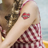 Tatouage temporaire hyperréaliste Love Myself - Pack de ArtWear Tattoo Old School sur le bras d'un homme et jambe d'une femme