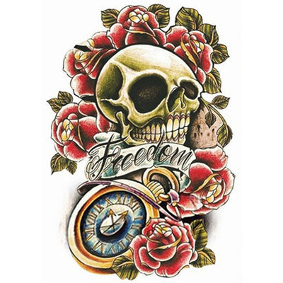 Tatouage temporaire hyperréaliste Skull & Roses de ArtWear Tattoo Old School sur le bras d'un homme et jambe d'une femme