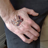 Tatouage temporaire hyperréaliste Sparrow - Pack de ArtWear Tattoo Old School sur le bras d'un homme et jambe d'une femme