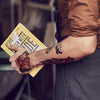 Tatouage temporaire hyperréaliste Sparrow - Pack de ArtWear Tattoo Old School sur le bras d'un homme et jambe d'une femme