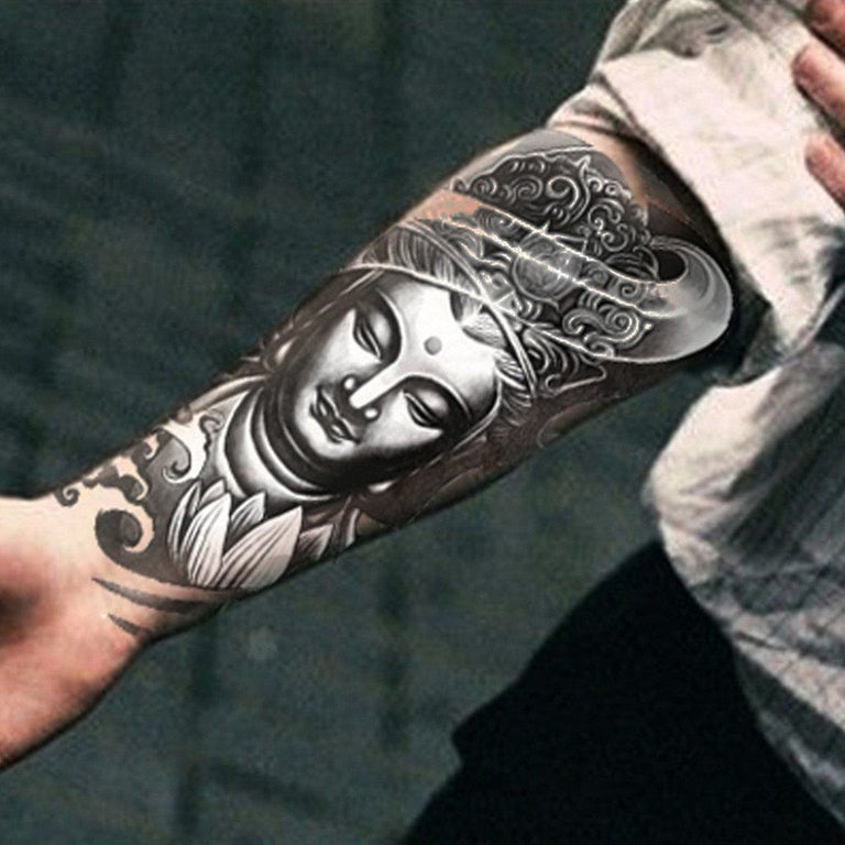 Tatouage temporaire hyperréaliste Buddha 1 de ArtWear Tattoo Religieux sur le bras d'un homme et jambe d'une femme