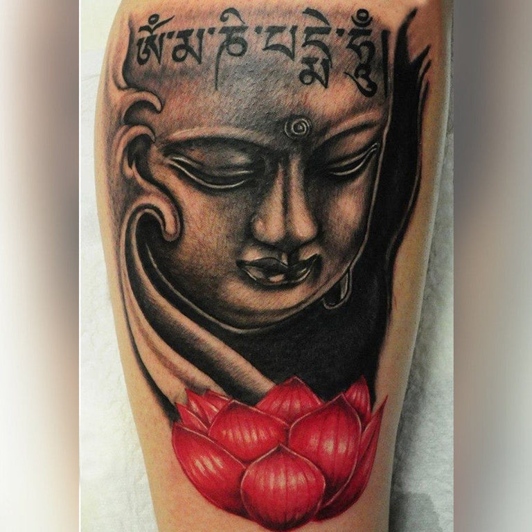 Tatouage temporaire hyperréaliste Buddha - Color 2 de ArtWear Tattoo Religieux sur le bras d'un homme et jambe d'une femme