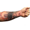 Tatouage temporaire hyperréaliste Jesus Cross 3D de ArtWear Tattoo Religieux sur le bras d'un homme et jambe d'une femme
