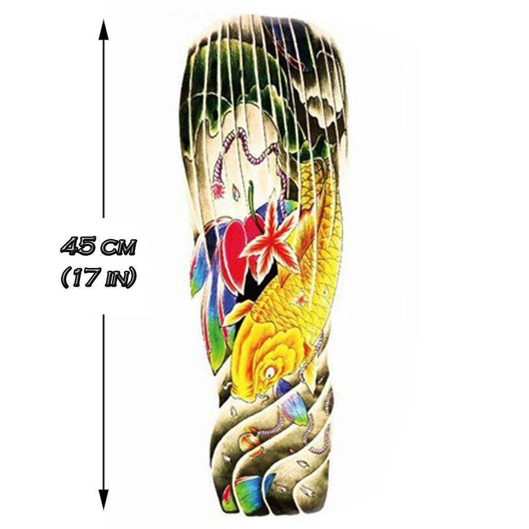 Tatouage temporaire hyperréaliste Koi Fish - Sleeve 1 de ArtWear Tattoo Sleeve sur le bras d'un homme et jambe d'une femme