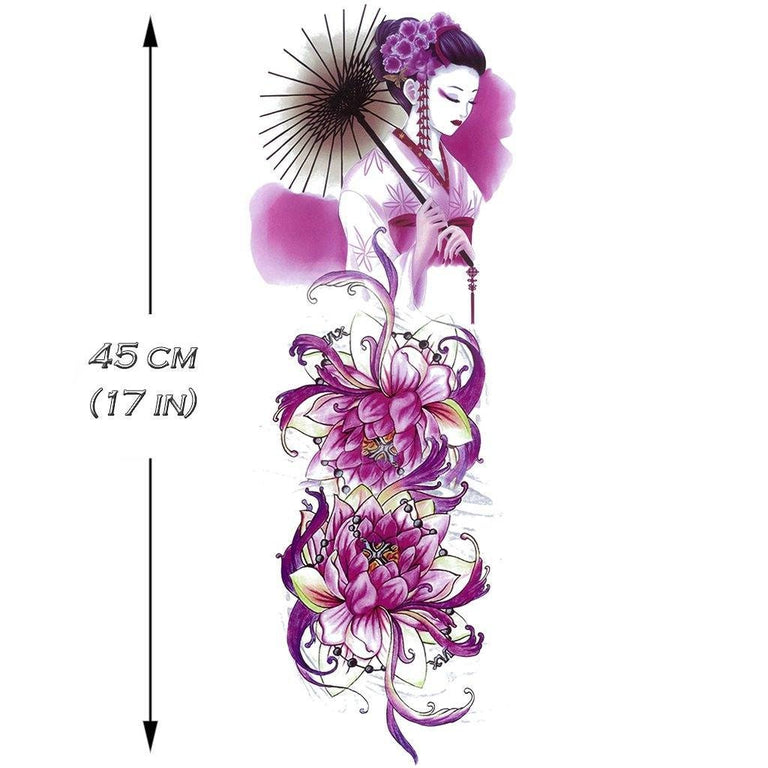 Tatouage temporaire hyperréaliste Purple Lotus & Geisha Sleeve de ArtWear Tattoo Sleeve sur le bras d'un homme et jambe d'une femme