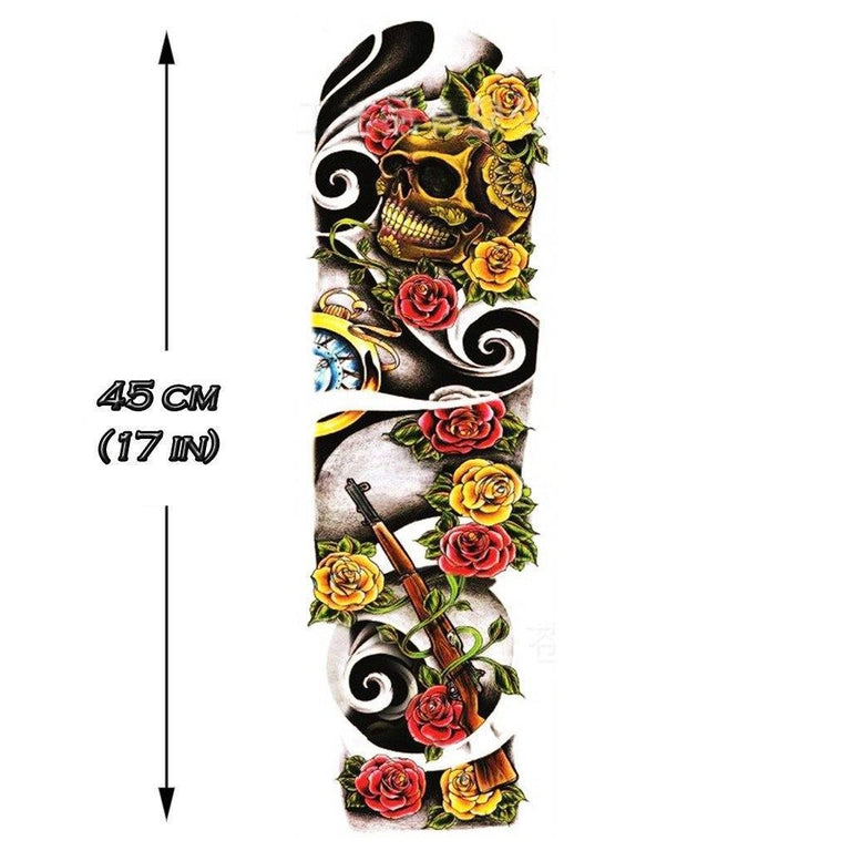 Tatouage temporaire hyperréaliste Skull & Roses Sleeve 3 de ArtWear Tattoo Sleeve sur le bras d'un homme et jambe d'une femme