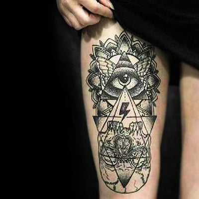 Tatouage temporaire hyperréaliste Eye Totem de ArtWear Tattoo Tête de mort sur le bras d'un homme et jambe d'une femme
